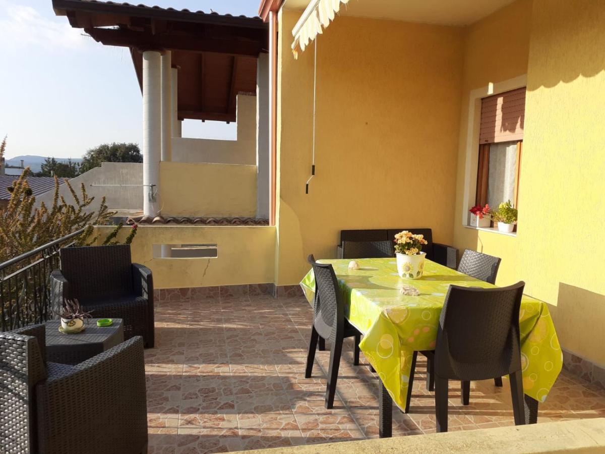 B&B Anna Piscinas Luaran gambar