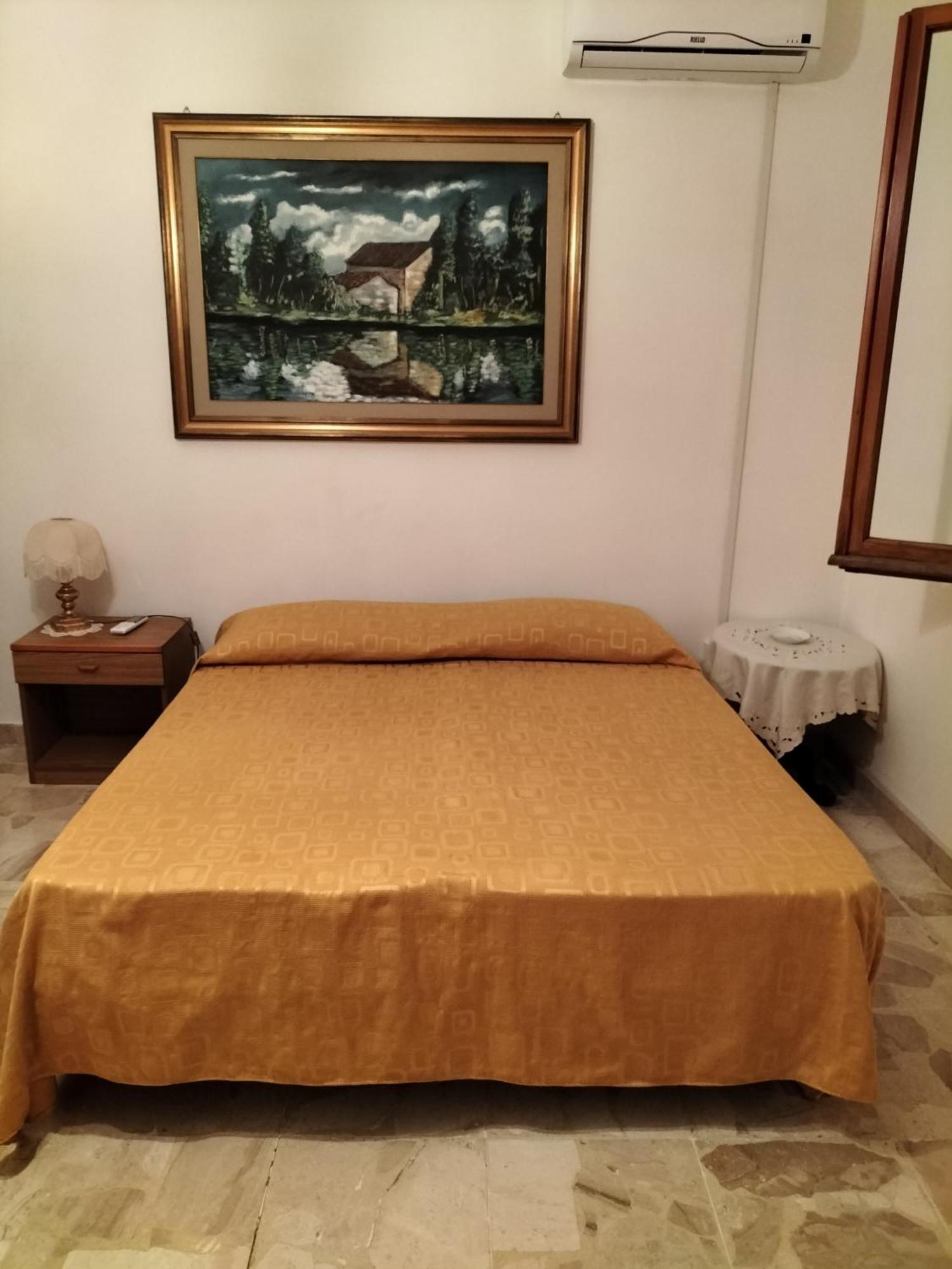 B&B Anna Piscinas Bilik gambar