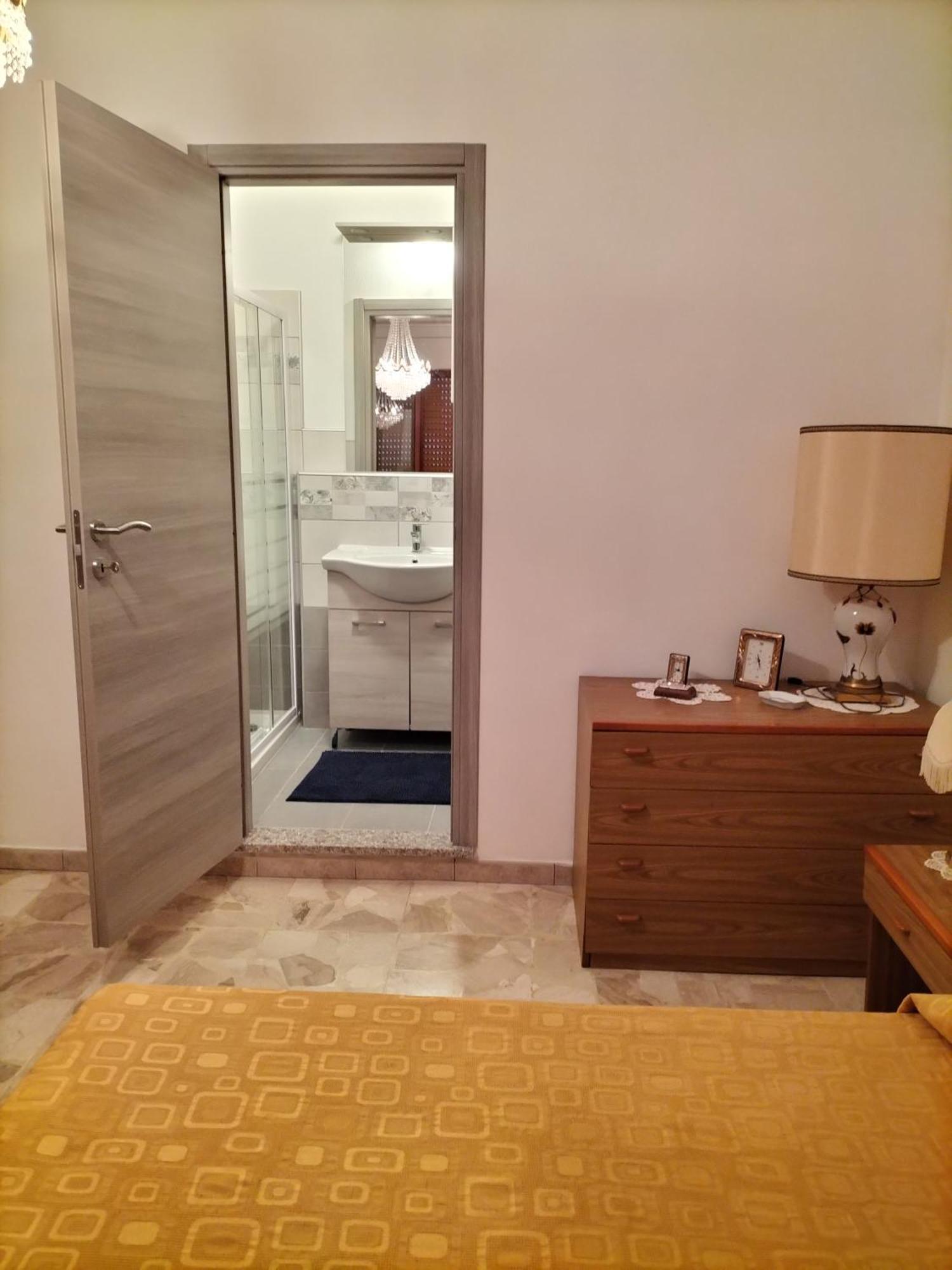 B&B Anna Piscinas Bilik gambar